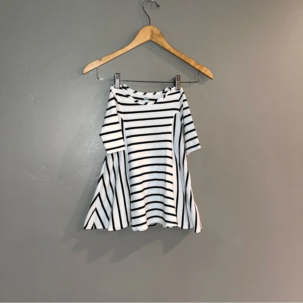 Girls 3T Black White Asymmetrical Striped Lightweight Flowy Bubble Swing Dress